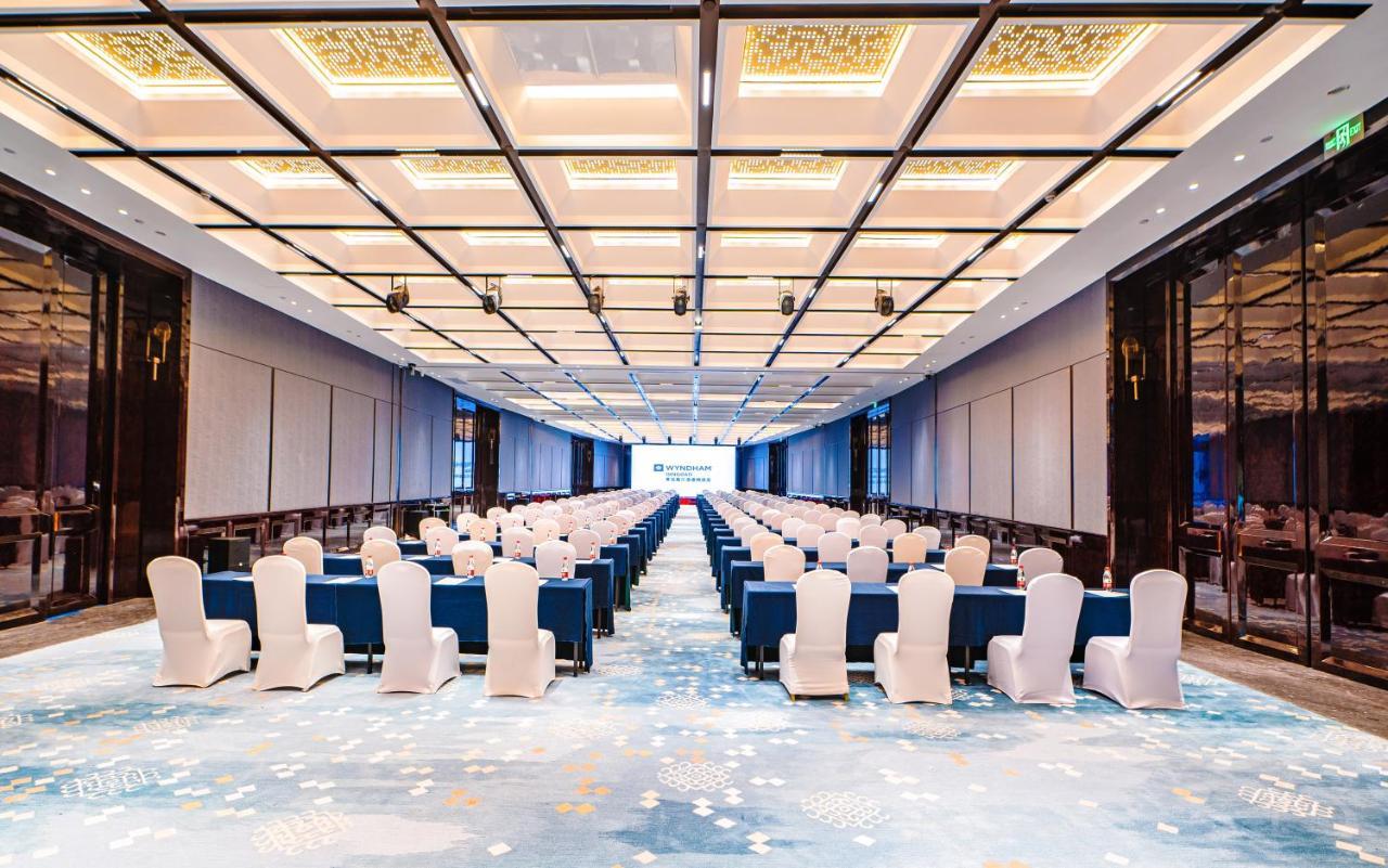 Отель Wyndham Циндао Экстерьер фото